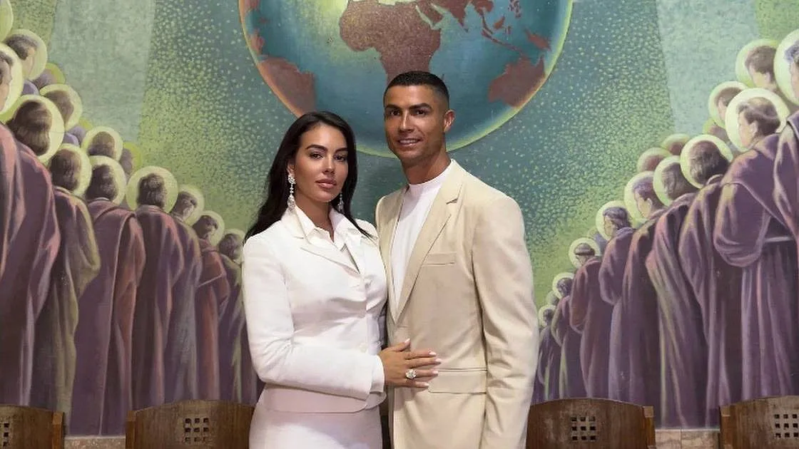 Do “sim” na sala de estar à bênção em Fátima: os detalhes do casamento de Ronaldo e Georgina