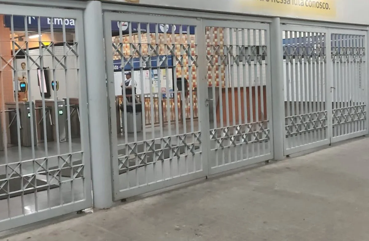 Linha Sul do Metrô do Recife para de funcionar e todas as estações são fechadas após falha elétrica