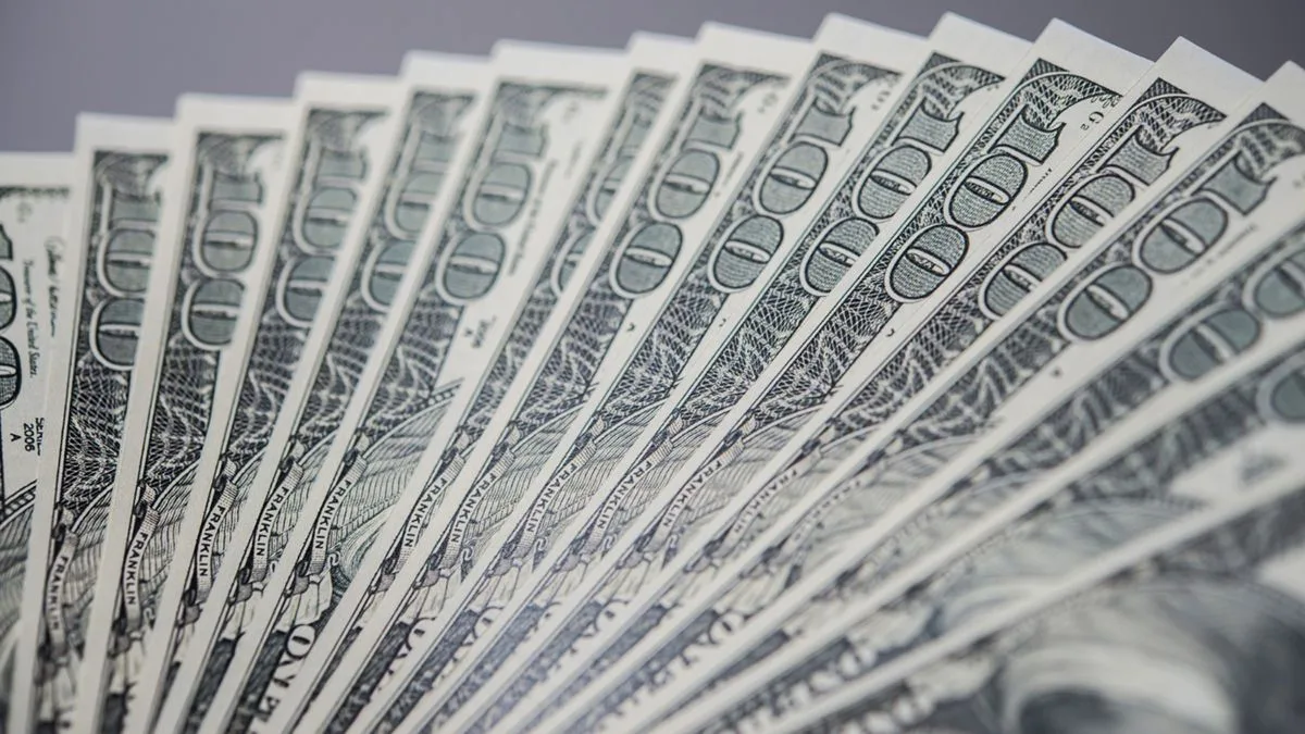 El dólar oficial sufrió su mayor caída diaria en un mes y perforó los $1.510