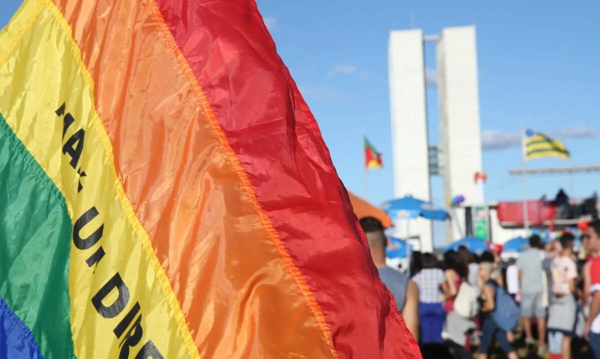 Dos 353 candidatos no Acre, apenas 0,85% se declaram lésbicas ou bissexual
