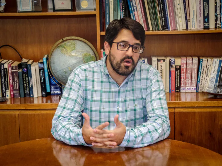 Asdrúbal Oliveros celebró capacitación de EE UU a la banca: “Es mucho más importante de lo que parece”