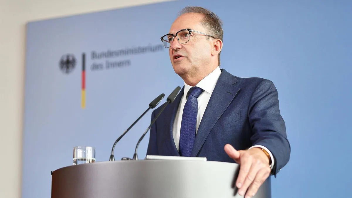 Waffen und Munition: Dobrindt: Waffenlager nahe Berlin sollte wohl für Anschläge dienen