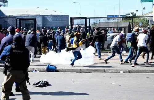 Stun grenades, looting and violent clashes erupt during Bellville anti-immigration march