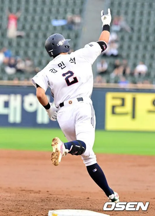 "김도영 선배 리스펙" 김민석 세리머니 다 의미가 있었네…81일 만에 홈런 날리고 손짓으로 '샤라웃'