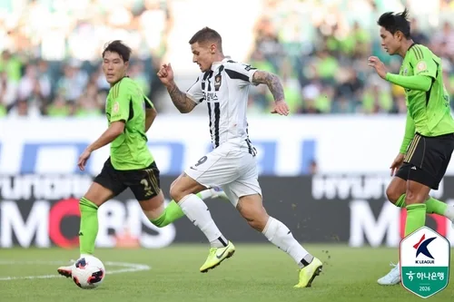 K리그1 선두 서울, 전북에 2-1 극장승…클리말라 멀티골