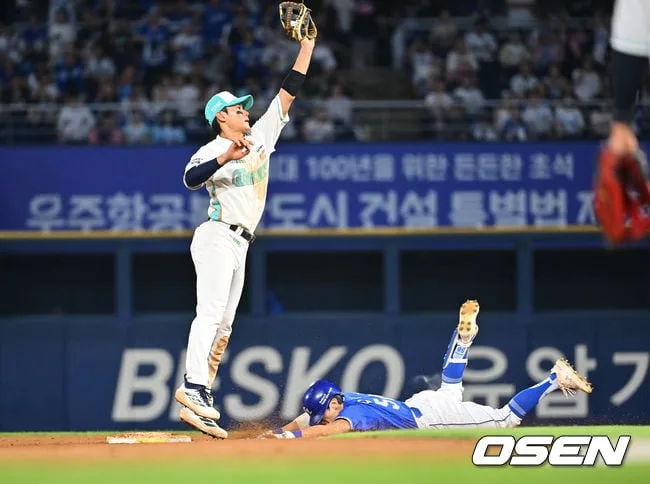 [사진] 김지찬, 2루 진루 성공?