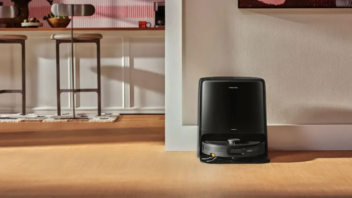 Novo robô-aspirador fica 65 dias sem esvaziar sujeira mesmo limpando a casa todo dia