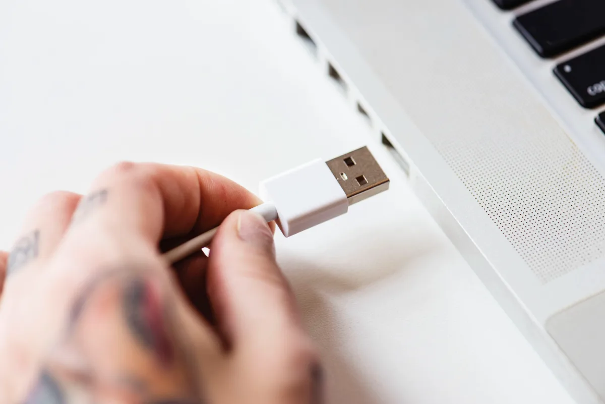 Cabo USB-C de R$ 20 vs. de R$ 200: o que muda de verdade?