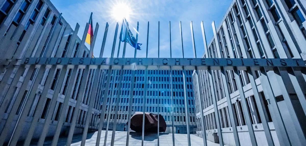 AfD rügt Geheimdienst-Reform als „Stasi 2.0“ – Kritik auch von Grünen und Linken