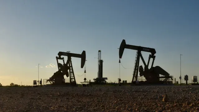 Kyiv aplaude lei dos EUA que sanciona países que compram petróleo russo