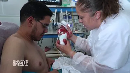 Grands prématurés : du "peau à peau" jusqu'à l'intubation d'urgence, des ascenseurs émotionnels pour les parents