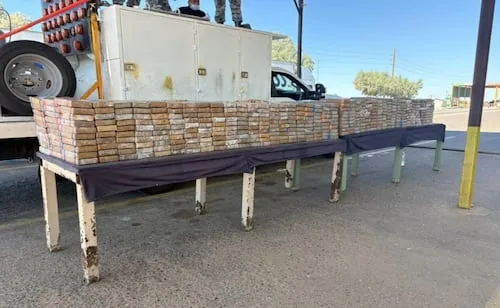 Aseguran mil 201 kilogramos de narcóticos en San Luis Río Colorado; detienen a dos personas y decomisan una camioneta