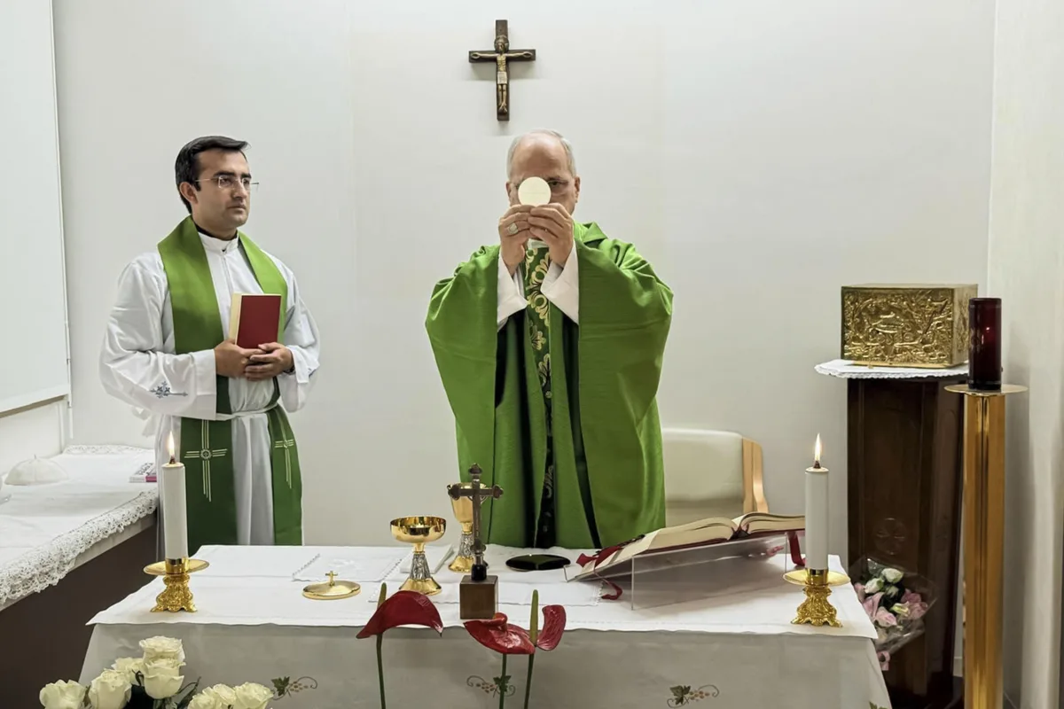 Lleva el papa un gobierno al estilo estadounidense en el Vaticano, incluso durante su crisis de salud