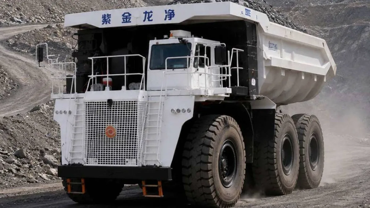 350 toneladas de peso, 230 de carga y 2.175 CV de potencia: China presenta el mayor camión minero 100% eléctrico del mundo