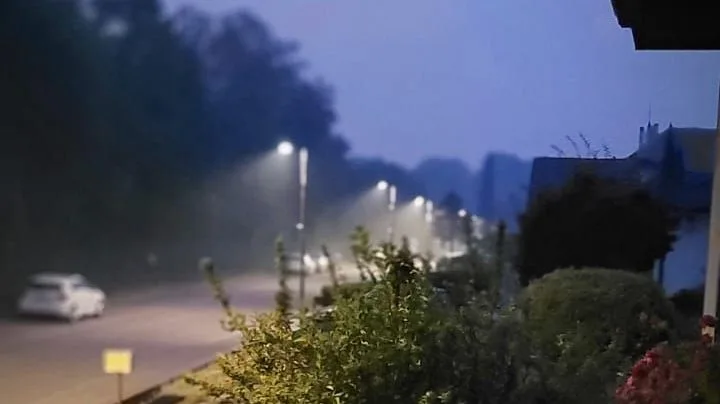 "Ça sent fort le bois brûlé" : les fumées d'un incendie "historique" en Belgique ressenties jusqu'en Moselle