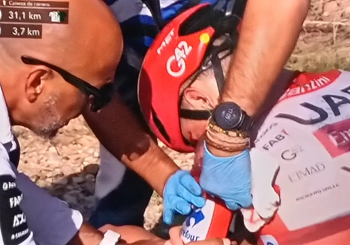 Una tremenda caída retira a Pogacar de la Vuelta