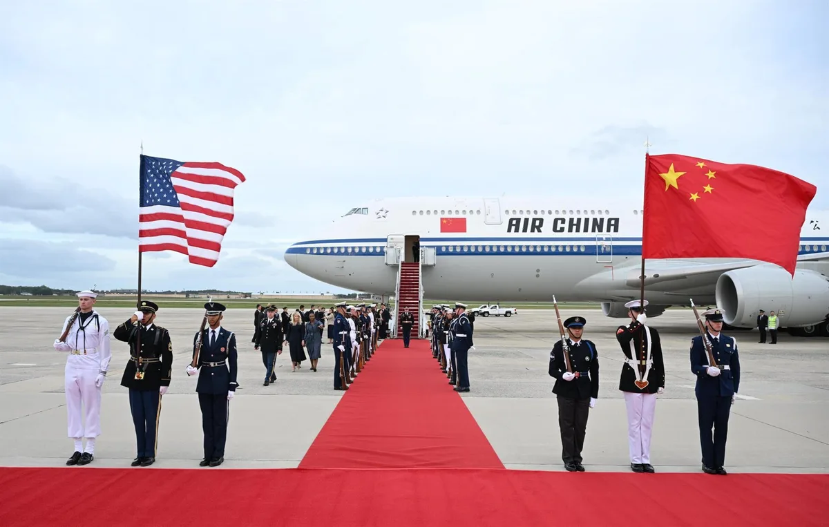 El petróleo escala a los 106 dólares a la espera de la reunión entre Xi Jinping y Trump en Washington