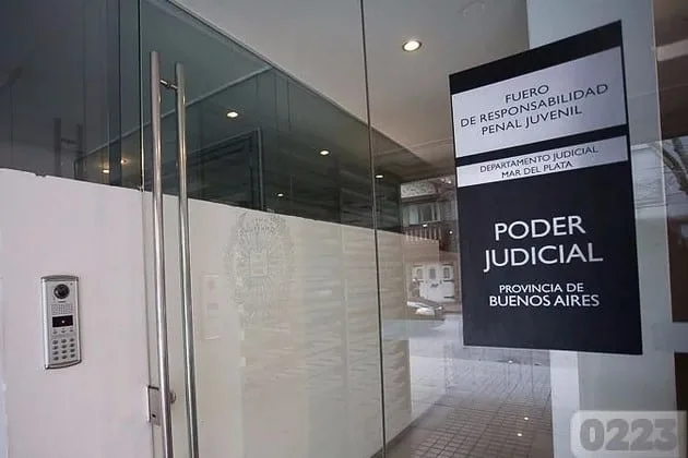 Un menor de 16 años baleó en la cabeza a su novia de 14 y aseguró que se trató de “un accidente”