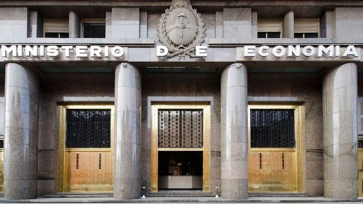 El Gobierno mantuvo el superávit fiscal en agosto y acumula 1,1% del PBI de saldo primario en 2026