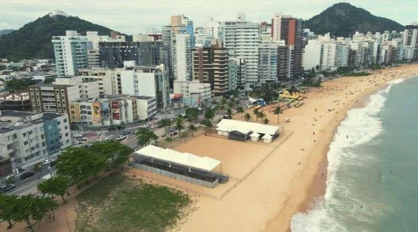 Vila Velha pode exigir que quiosques mostrem prazo de tendas na areia