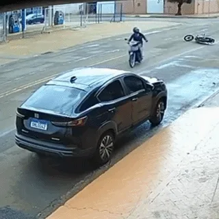 Atirador que invocou PCC ao perseguir trio é preso com revólver e drogas