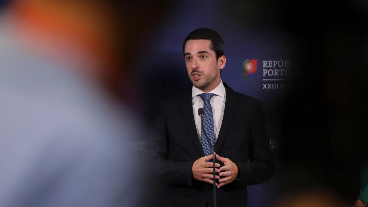 “Apoios para ontem”. PS critica “profunda insensibilidade” do Governo face ao custo de vida