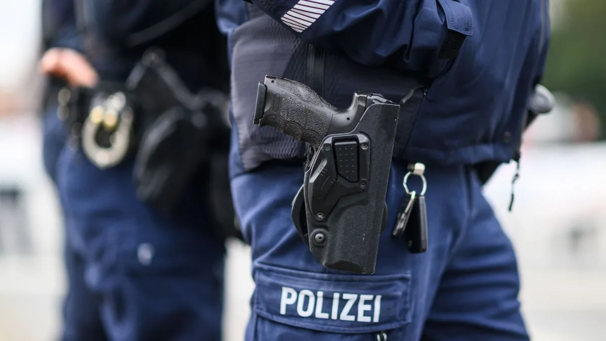 Vorfall im Bahnhofsviertel: Polizei stoppt Männer mit Softairwaffe in Rostock
