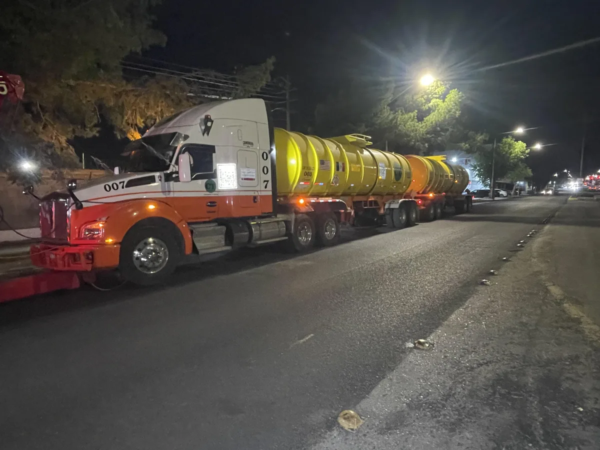 Aseguran 63 mil litros de diésel y detienen a conductor en carretera Saltillo-Torreón