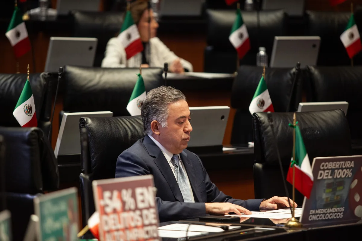 ¿Seguirá apoyando a la 4T? Así reapareció Enrique Inzunza en el Senado