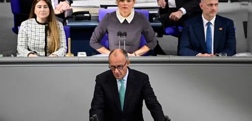 Regierungserklärung: Kanzler Merz spricht Ukraine anhaltende Unterstützung aus