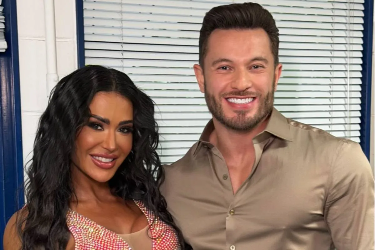 Gracyanne mostra cuidado do namorado no Dança dos Famosos e se declara
