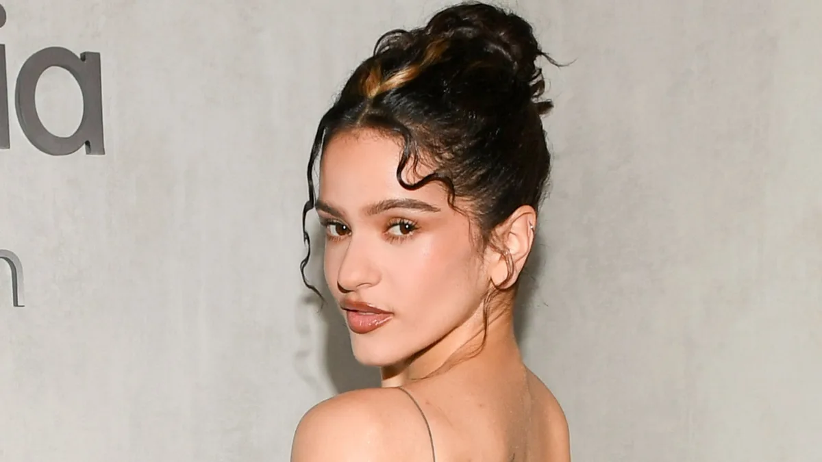 Rosalía se convierte en anfitriona de la fiesta más cool de Nueva York y confirma el regreso de la belleza de los 2000