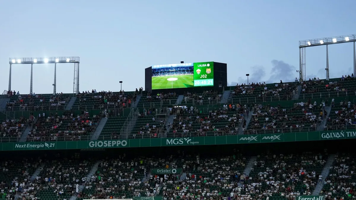 Junts denuncia el "abuso" policial contra un aficionado tras retirarle una estelada antes del Elche-Barça