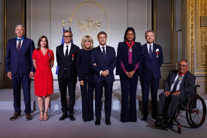 Six décorés et un hommage rendu à Charlie Dalin par le président Emmanuel Macron à l'Élysée