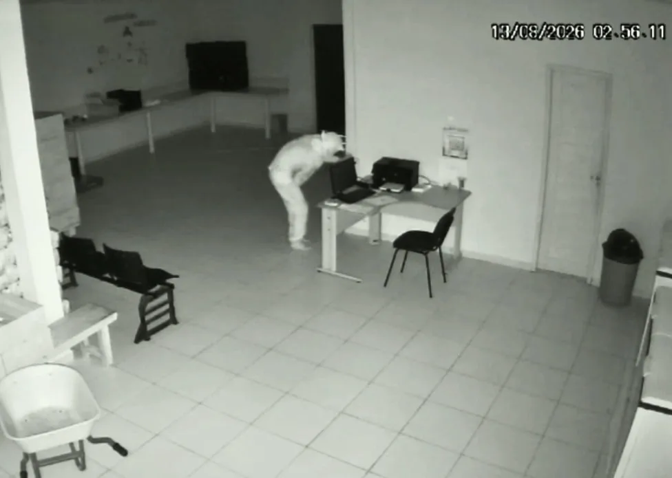 Ladrões encapuzados arrombam almoxarifado de Mâncio Lima e furtam merenda escolar