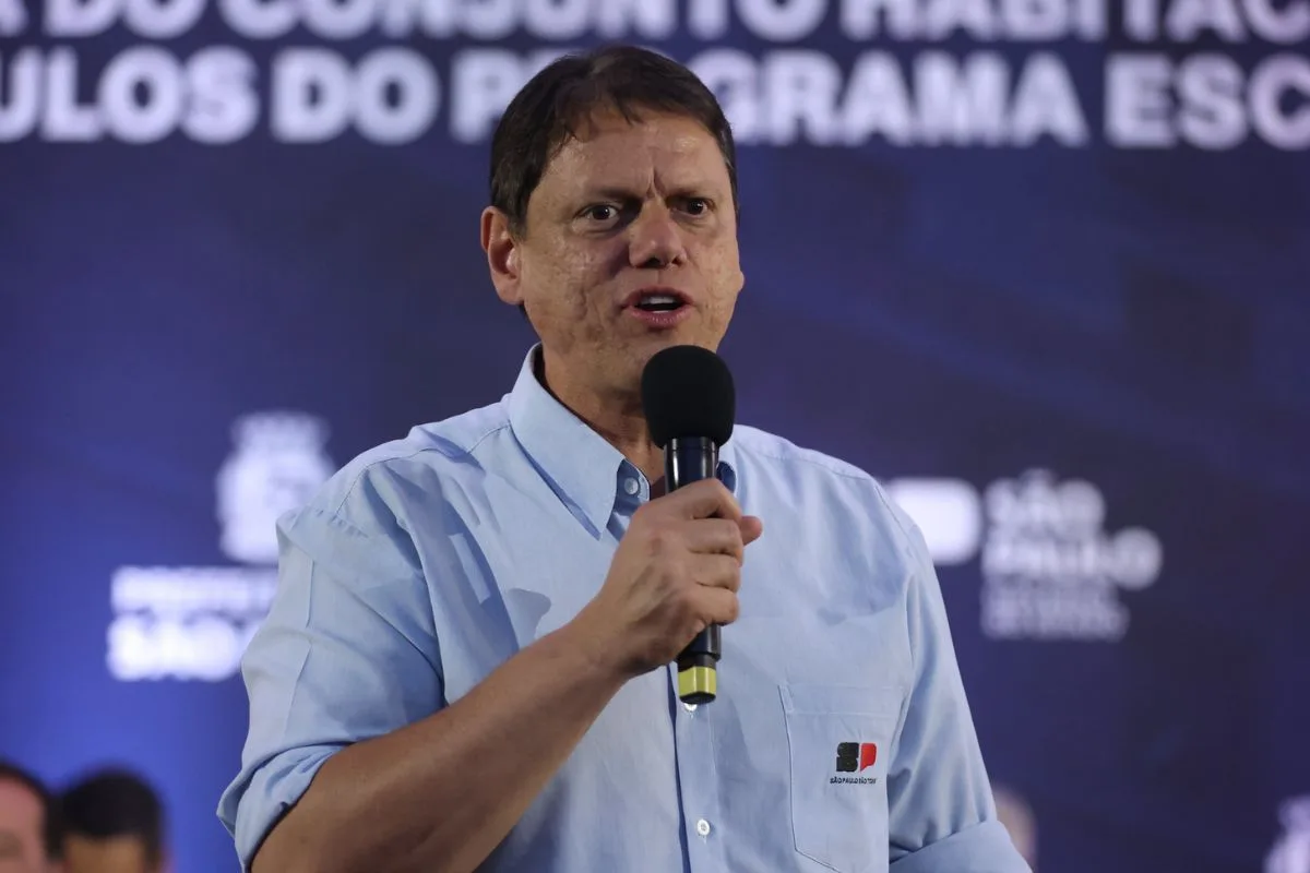 Após protesto de pesquisadores, Tarcísio nega cortes na Fapesp