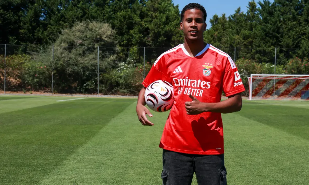 Benfica acerta com atacante Alan Santos, do Flamengo