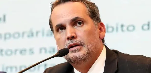 Orçamento de 2027 prevê superávit até com gastos fora da meta, diz Moretti