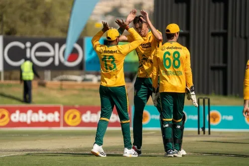 Fortuin and Jansen bowl Proteas to victory over Zimbabwe after Pretorius' career-best 94