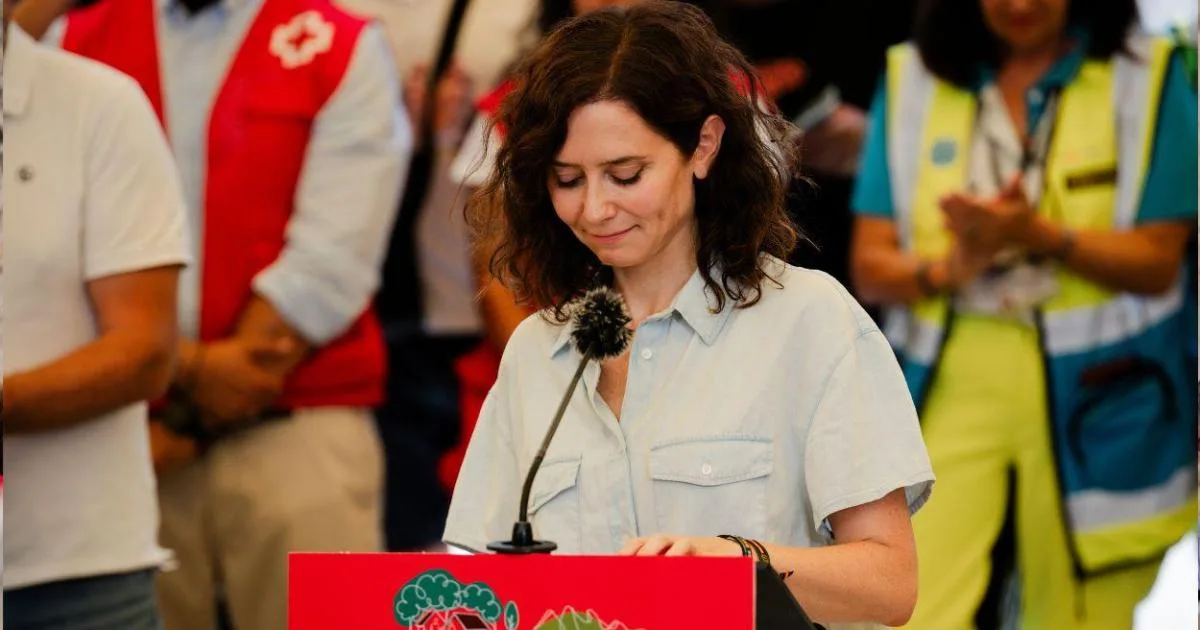 El verano más duro de Ayuso: incendios, áticos y un PP que ya no la protege como antes