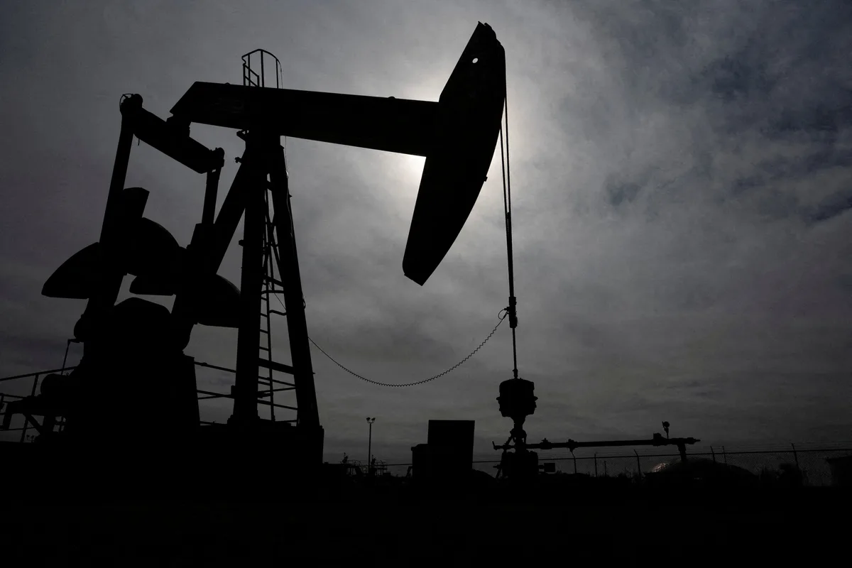 El precio del petróleo vuelve a orillar los USD 90 al estancarse una salida para el conflicto entre EEUU e Irán