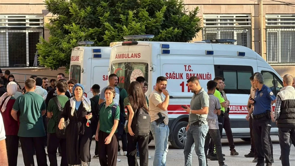 Schüsse vor Schule in der Türkei: Mindestens acht Verletzte