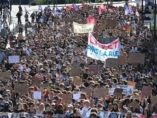 EN IMAGES. Mobilisation lycéenne : plus de 3 000 personnes manifestent à Nantes ce jeudi