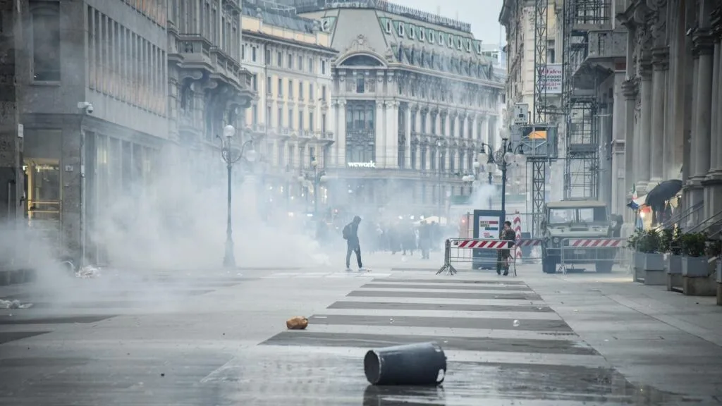 Las protestas se extienden a Italia: hubo saqueos y enfrentamientos entre manifestantes y policías en Milán