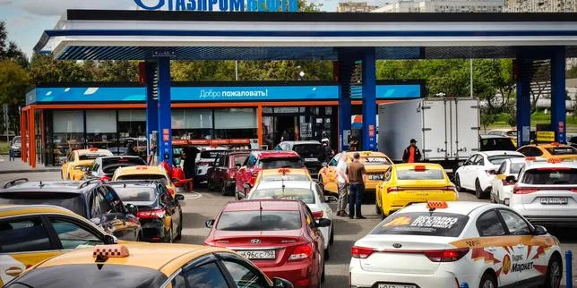 EN DIRECT, guerre en Ukraine : à Moscou, la distribution de carburant rationnée dans plusieurs réseaux de stations-service