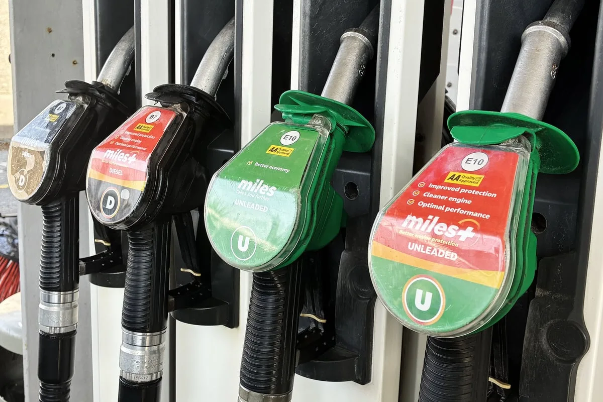 FTSE 100 outperforms as oil price heads lower