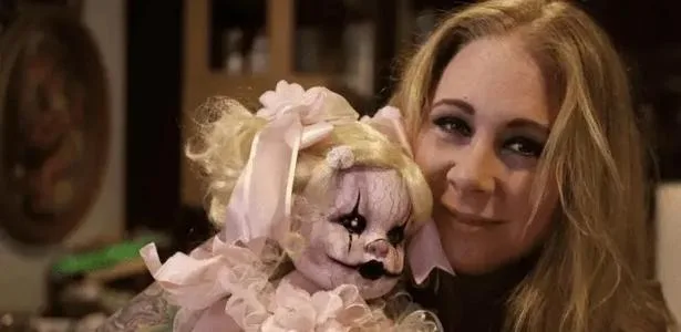 Mulher é condenada por vender restos humanos do necrotério de Harvard