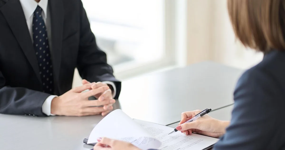 « Les entreprises croient en leur avenir mais freinent les recrutements » : le surprenant paradoxe de la rentrée