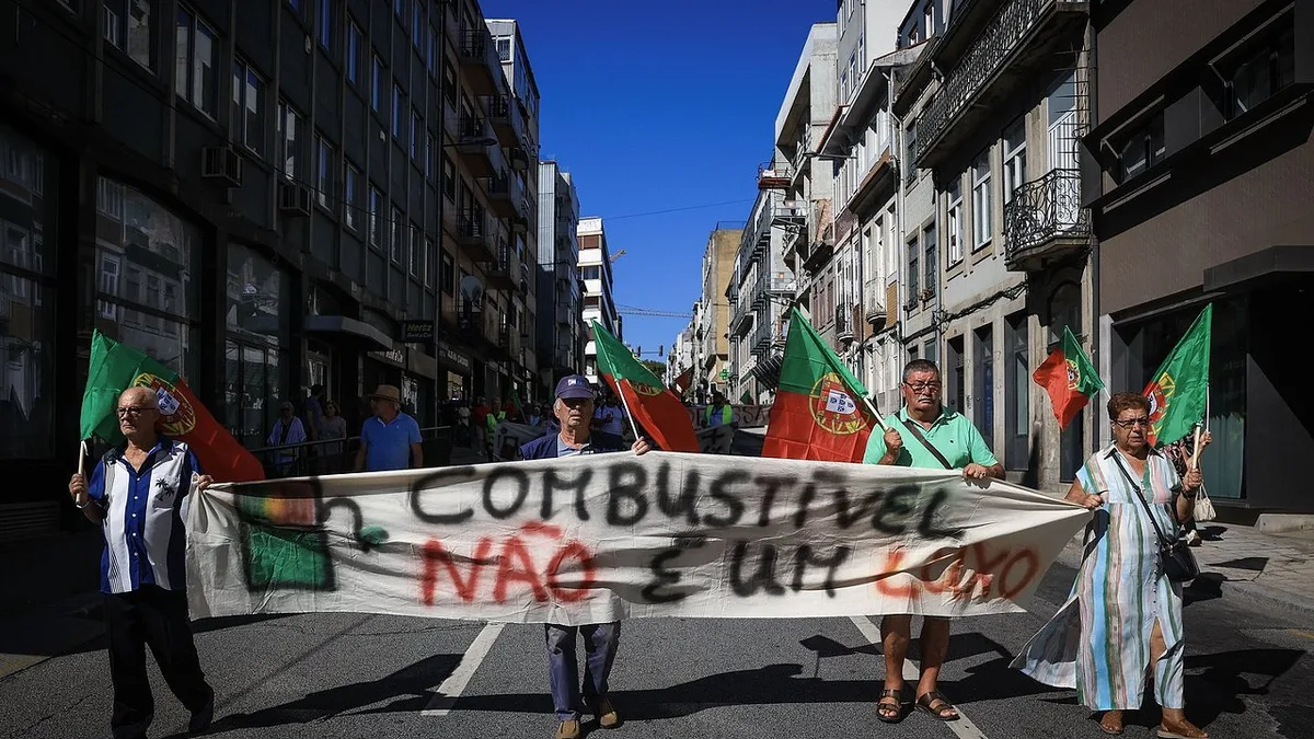 Manifestação no Porto contra preço dos combustíveis