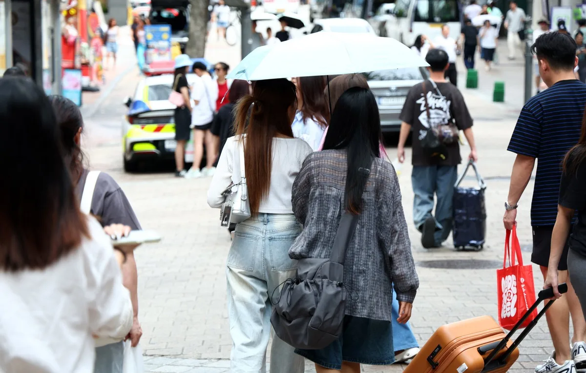 무더워진 서울, 19개구 폭염주의보…대응체계 재가동